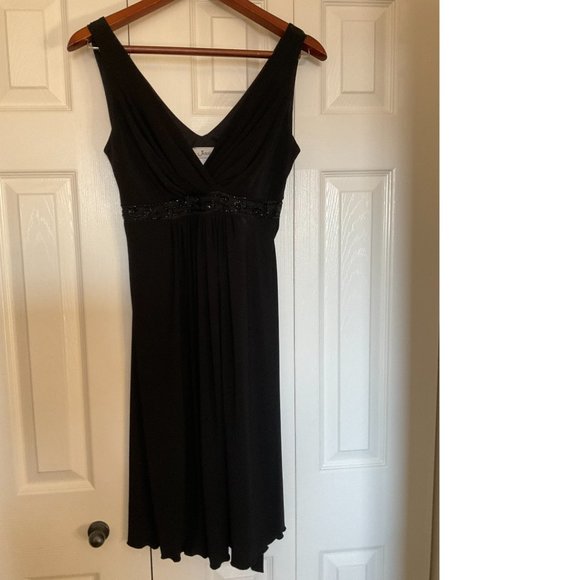 Easy to Wear Little Black Dress - Picture 2 of 4